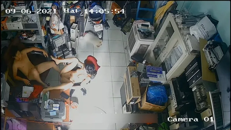 Vợ anh xã nắc nhau trong của cu máy tính