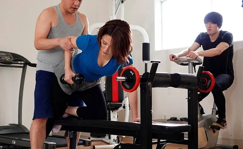 Chồng phát hiện vợ vụng trộm với huấn luyện viên thể hình