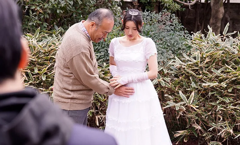 Chồng yêu quá yếu, vợ dù yêu nhưng vẫn thường làm tình với bố ông chồng đến có thai