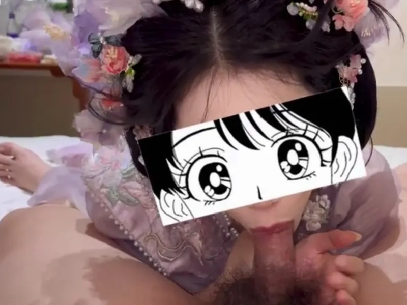 Gái xinh trong bộ đồ nhóc con mút củ khoải cực đã